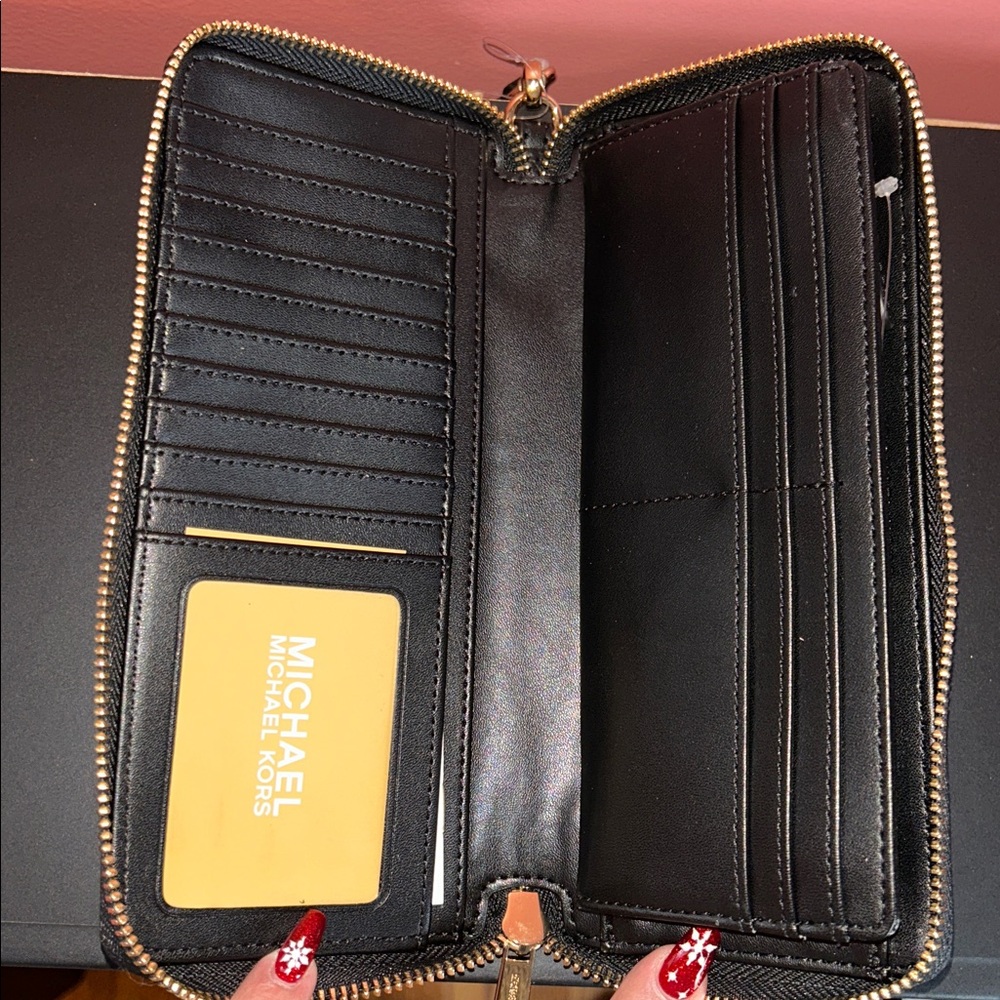 MK Wristlet - Picture 4 of 6